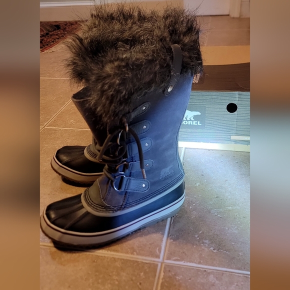 Sorel Women's Charcoal and Black Winter Boots - Picture 8 of 11